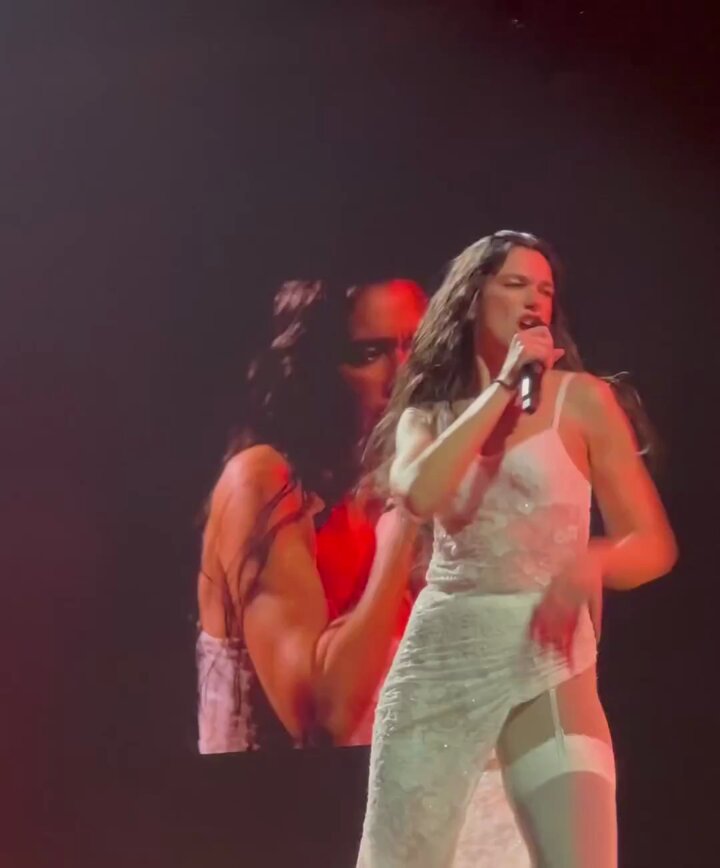 Dua Lipa'nın Madrid Konserindeki Dansı Sosyal Medyada Yorumlandı