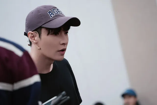 EXO Üyesi Lay, 