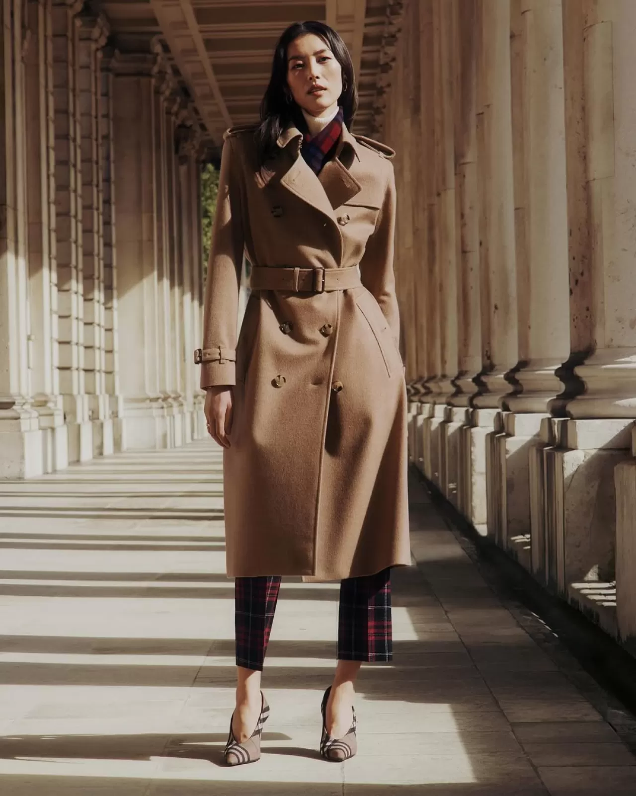 Liu Wen, Burberry'nin Kensington Palto Koleksiyonu ile Londra'da