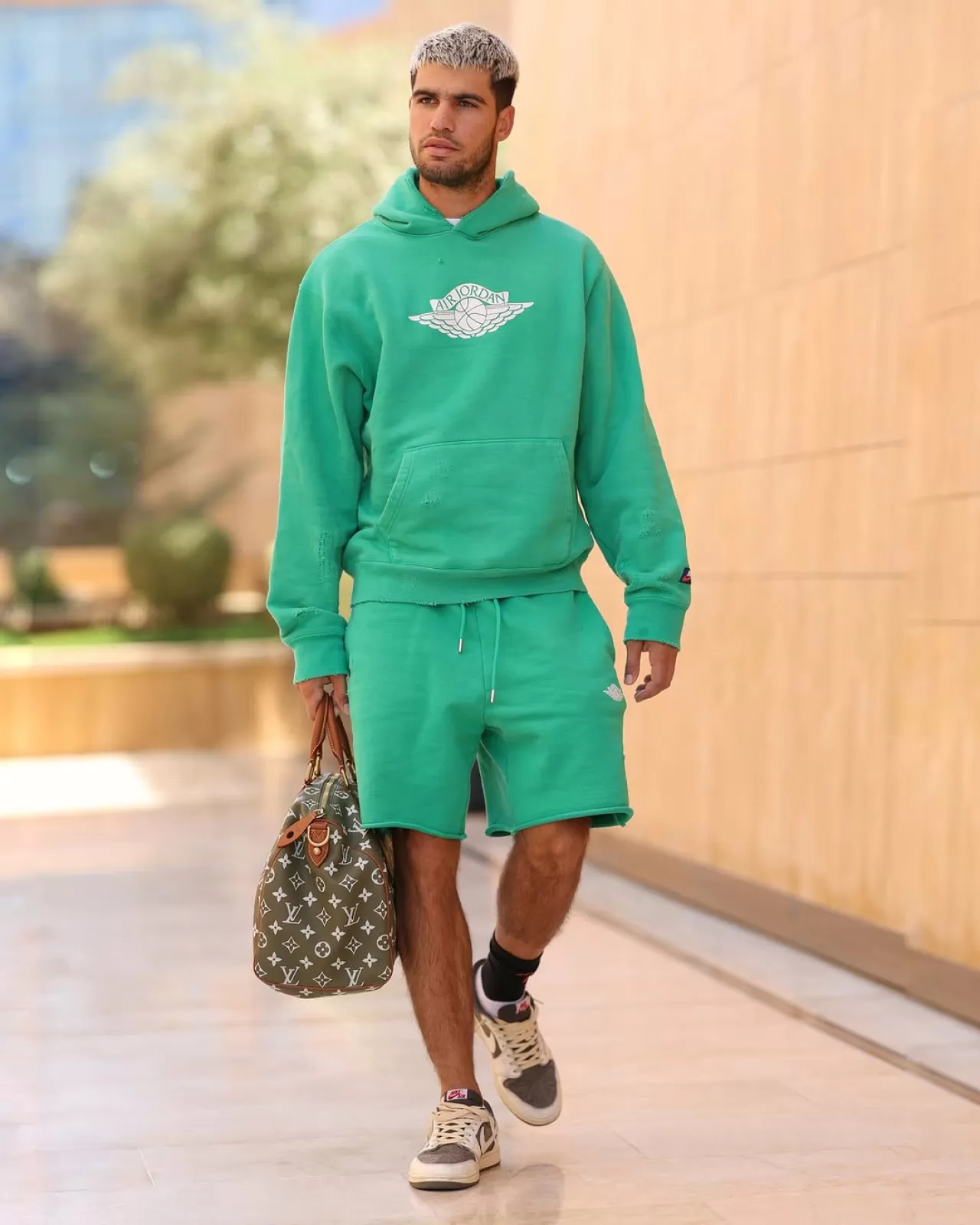 Carlos Alcaraz, Tenis Sahası Dışında da Stil İkonu Olmayı Sürdürüyor