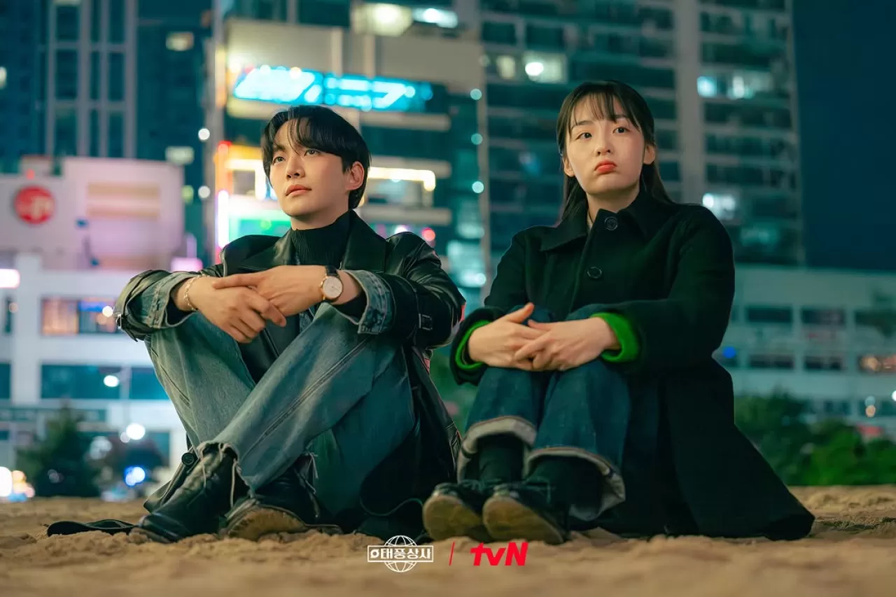 tvN, '같이달려'와 '태풍상사' 프로그램을 토요일과 일요일 밤 9시 10분에 방송