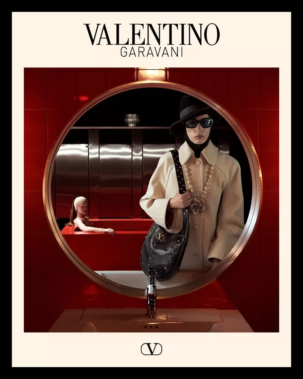Alessandro Michele'nin Valentino Garavani için Tasarladığı "Le Méta Théâtre Des Intimités" Koleksiyonu Çevrimiçinde Yayınlandı