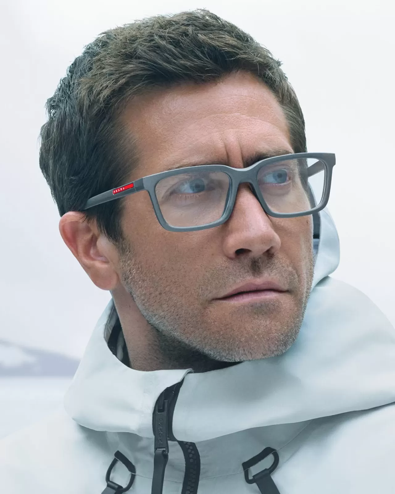 Jake Gyllenhaal, Prada Linea Rossa Gözlük Koleksiyonu İçin Buzul Manzaralarda