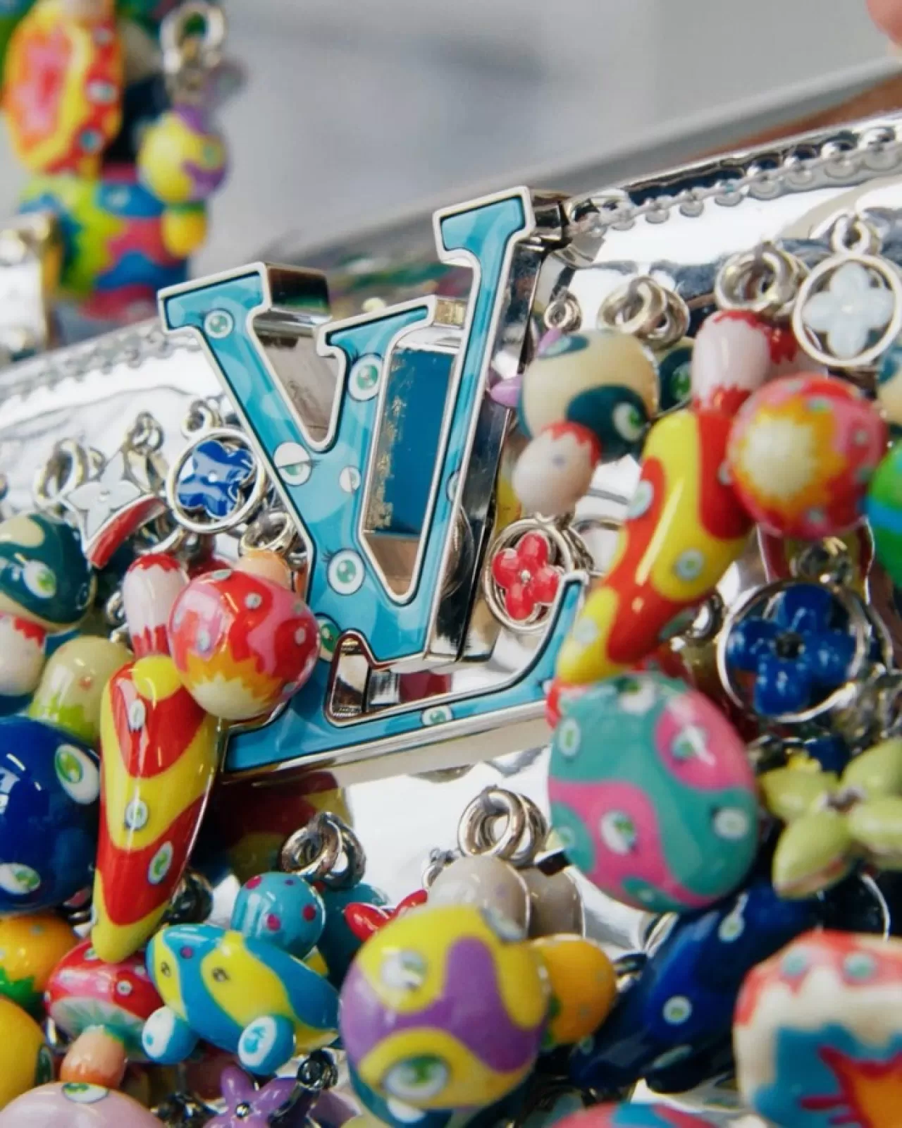 Takashi Murakami ve Louis Vuitton'dan Sanat ve Modayı Buluşturan Koleksiyoner Parçalar