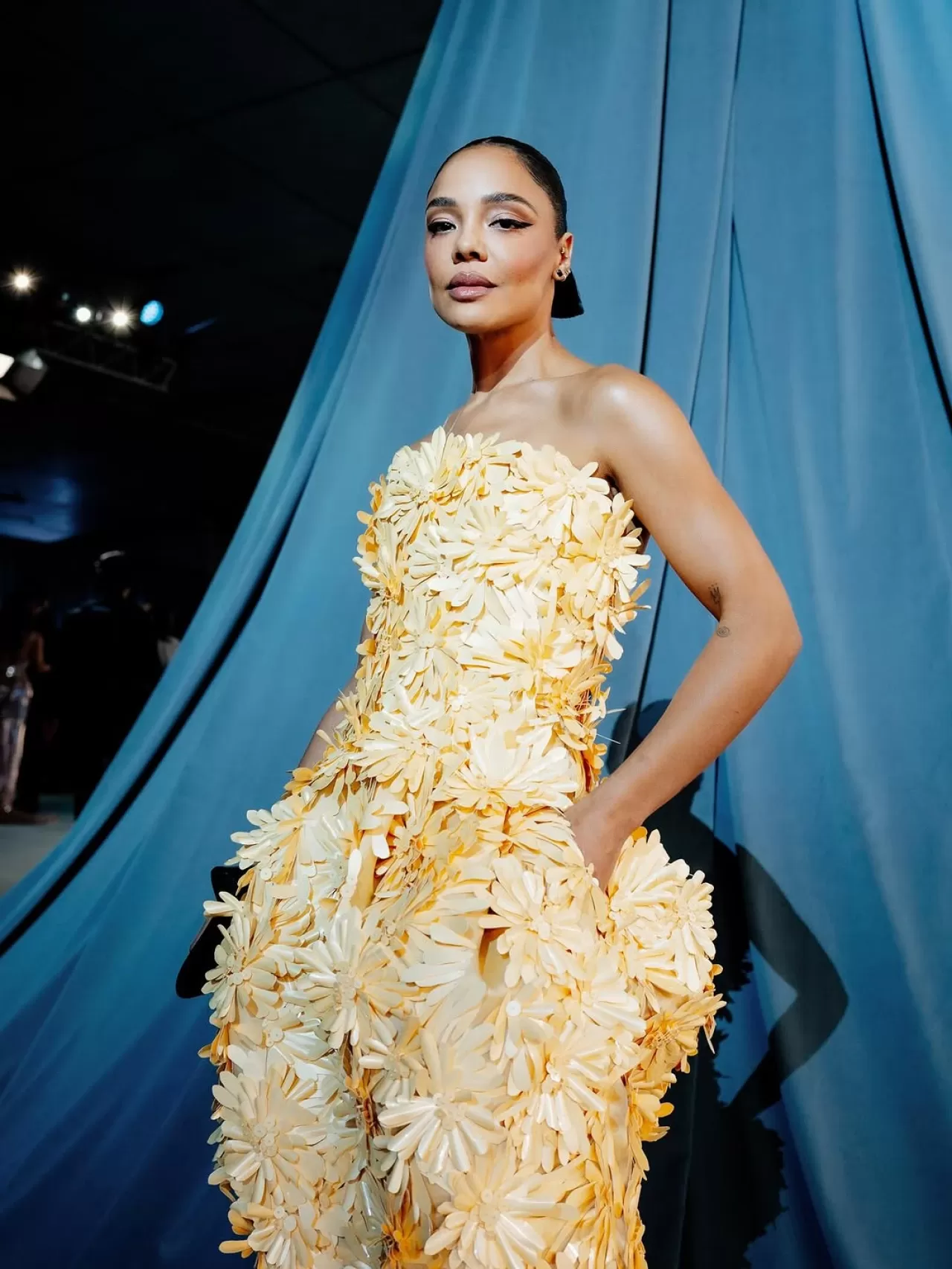 Tessa Thompson, Akademi Müzesi Galasında Balenciaga Kıyafetiyle Dikkat Çekti