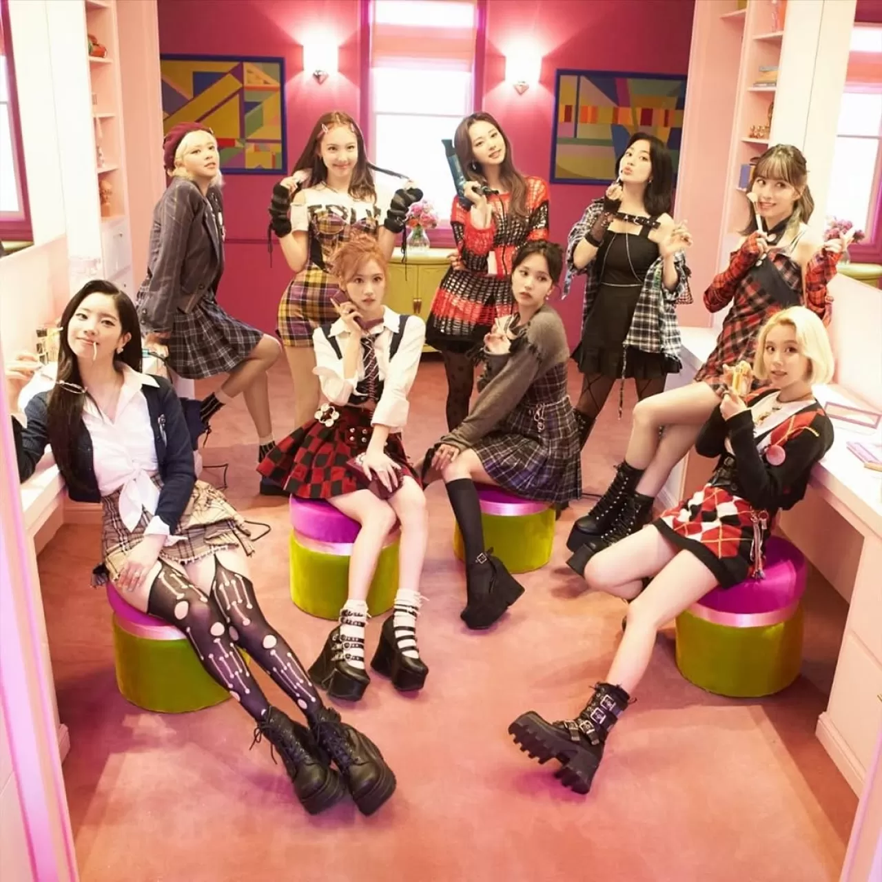 TWICE'ın 'The Feels' Müzik Videosu 500 Milyon İzlenmeye Ulaştı