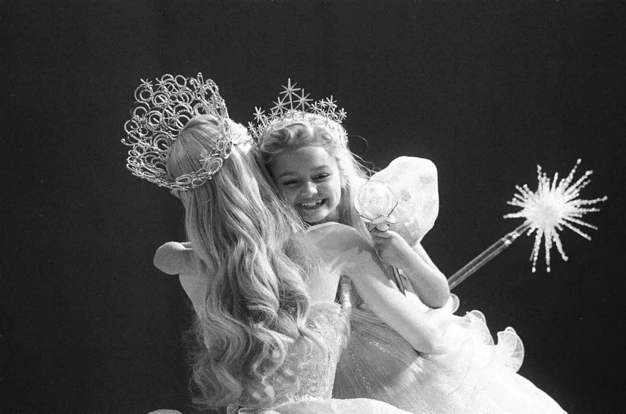 Scarlett Brielle, "Wicked" Filminde Galinda Rolüyle Dikkat Çekti
