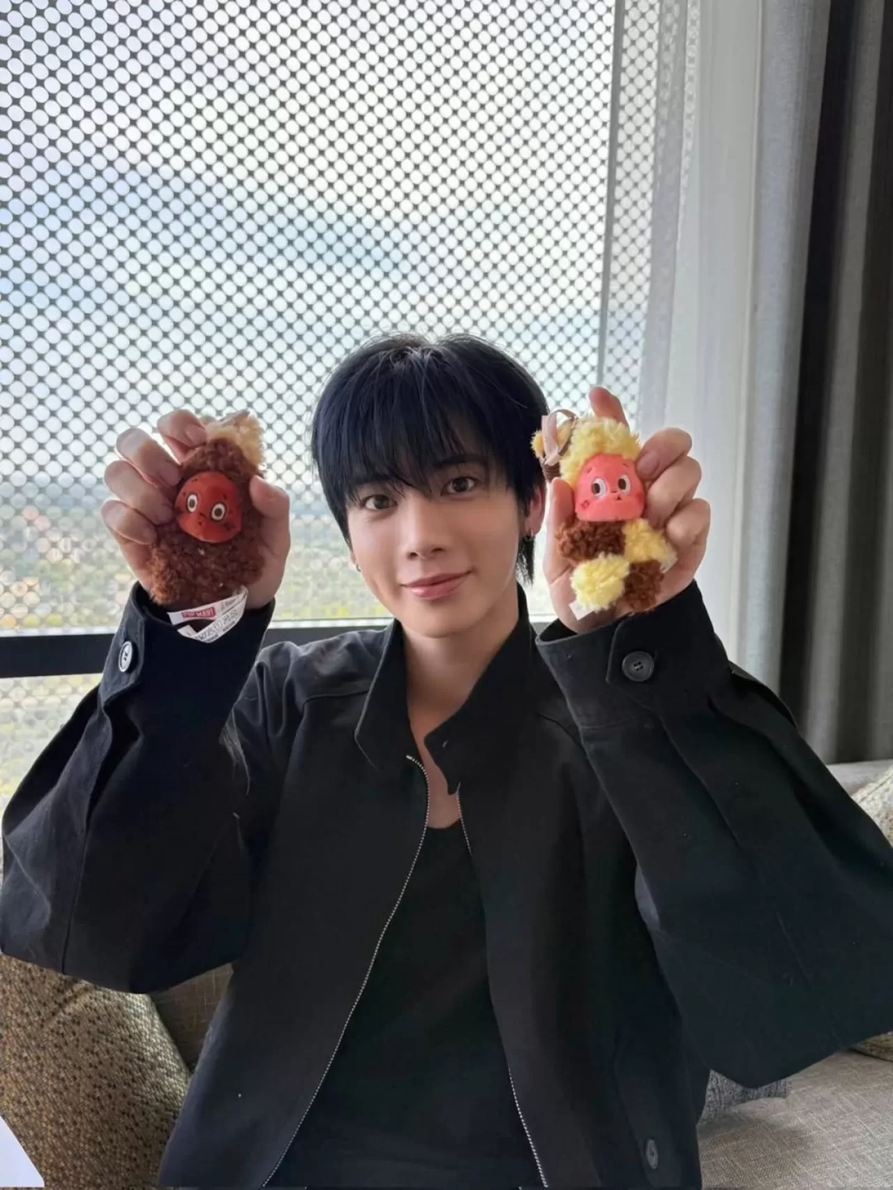 TXT Taehyun, Sosyal Medyada Kedi Arkadaşını Paylaştı