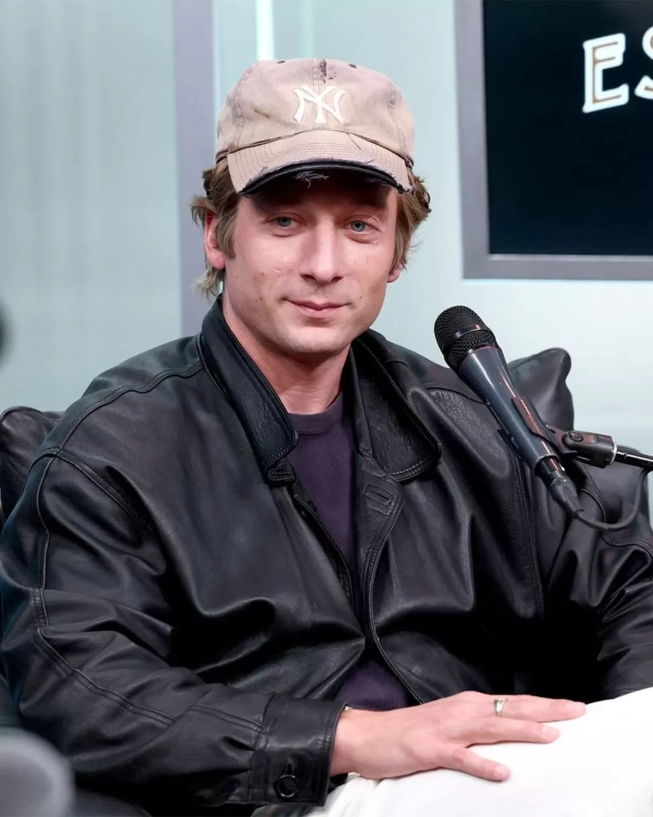Jeremy Allen White'nin New York Yankees Şapkasının Sıra Dışı Hikayesi
