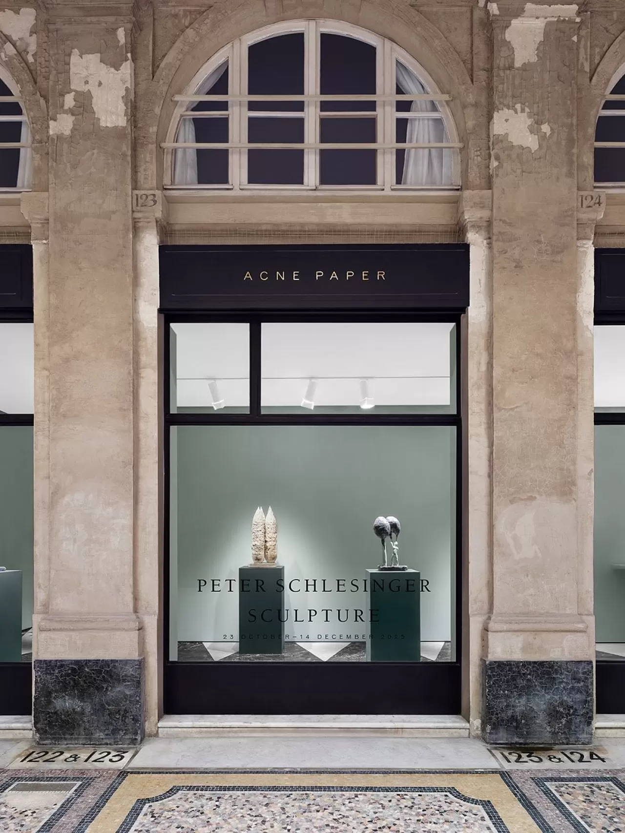 Peter Schlesinger'ın Seramik Eserleri Paris'te Sergileniyor