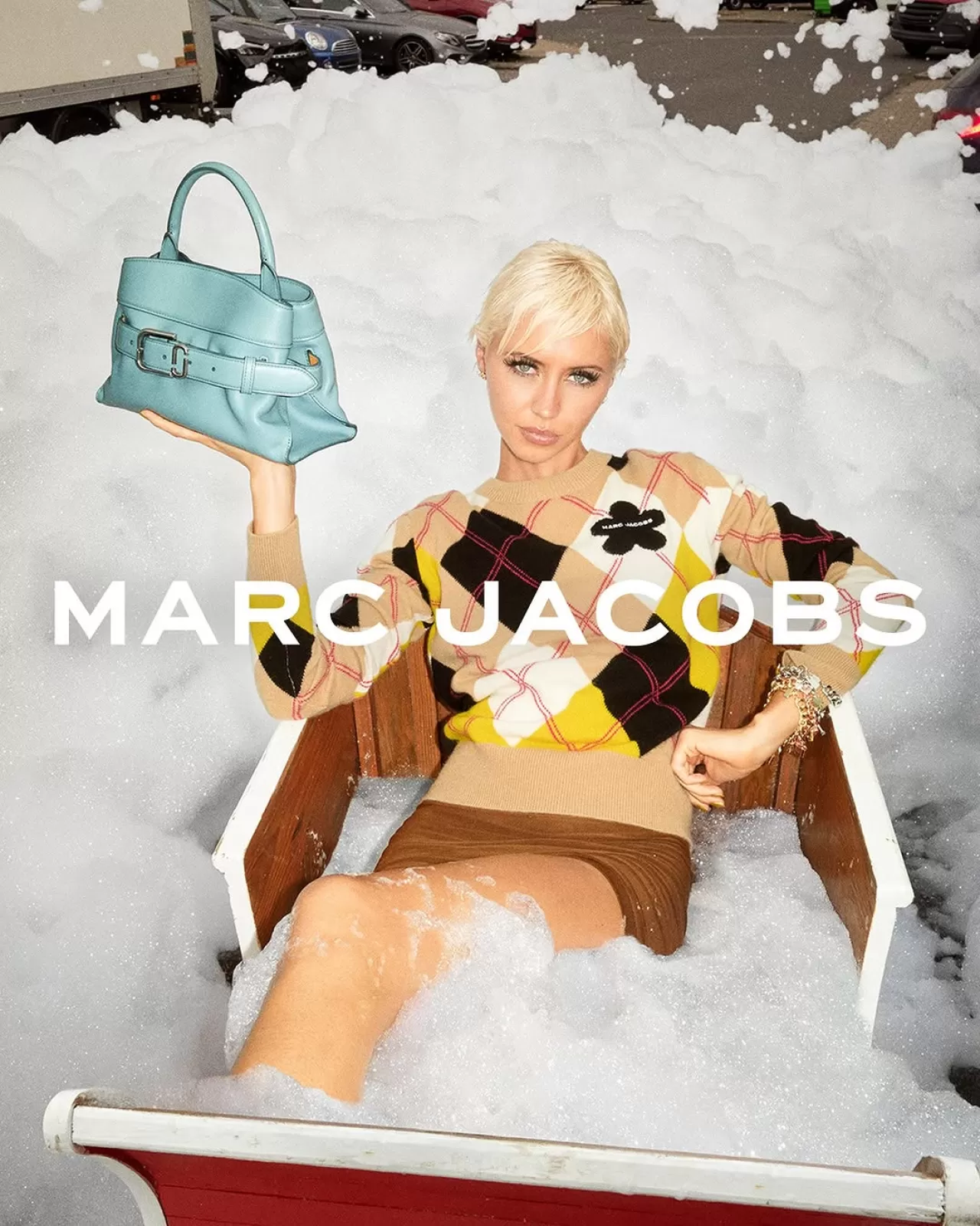 Marc Jacobs'tan Kış 2025 Koleksiyonu: Iris Law ile Başrolde 