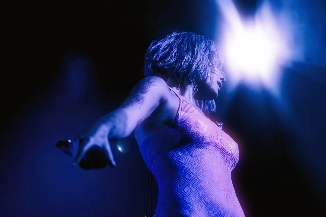 Halsey, Meksika'da Duygusal Bir Geceye Imza Attı