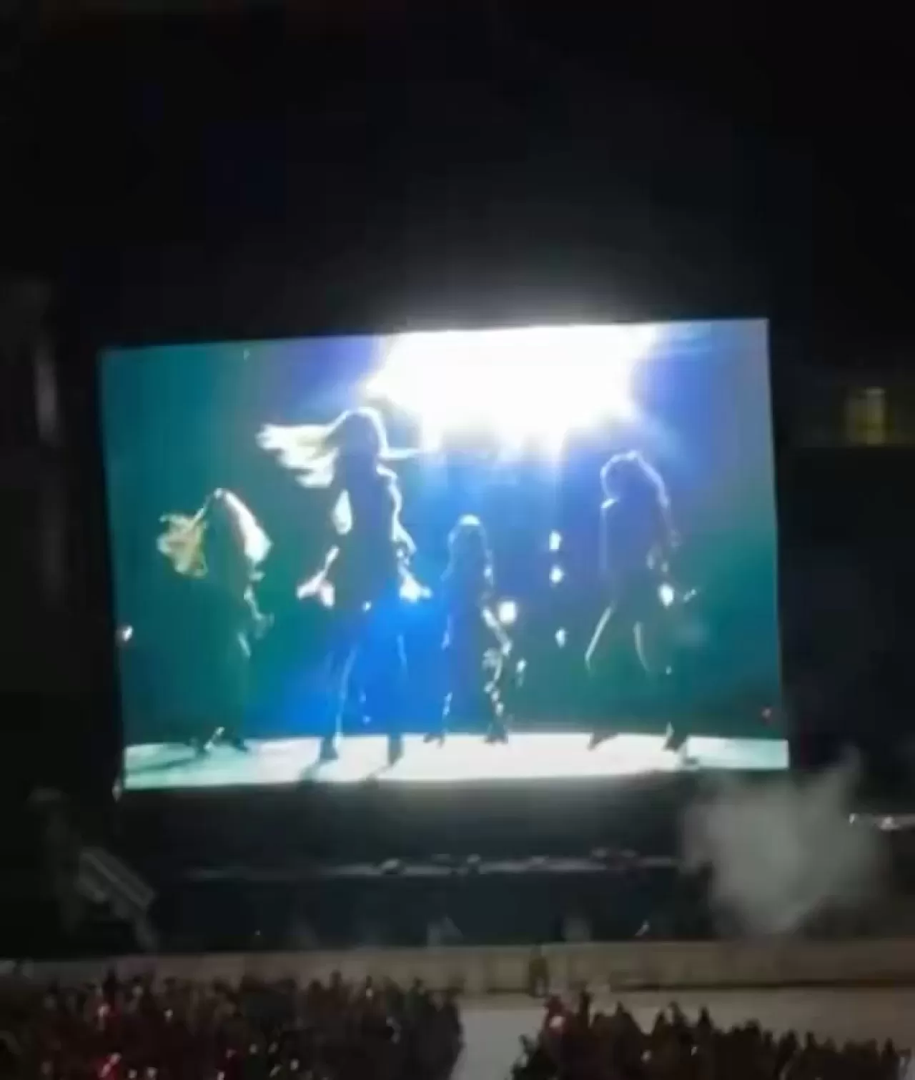BLACKPINK, Bangkok'ta 'DDU-DU DDU-DU' ile Sahneyi Fethetti