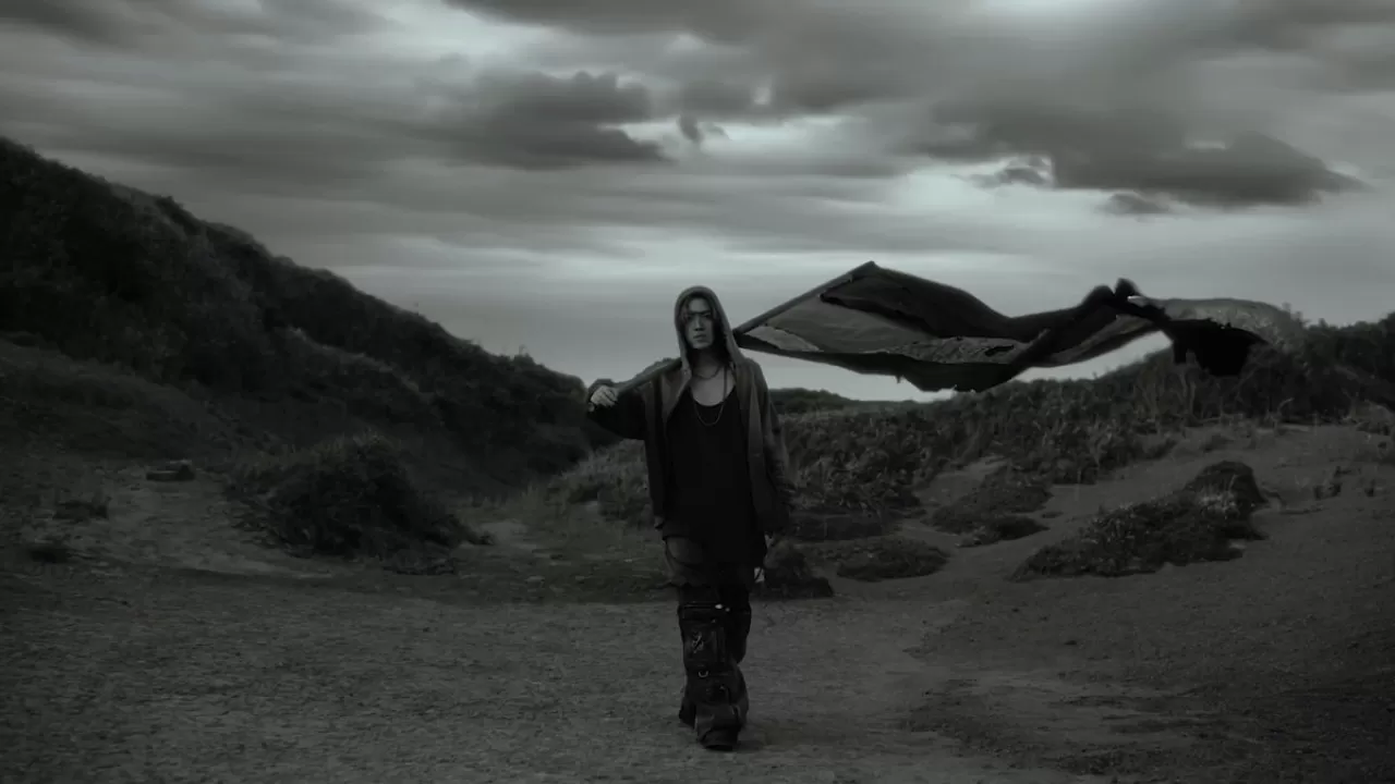 YUTA, Yeni Teklisi 'EMBER' İçin Müzik Videosunun Tanıtımını Yayınladı