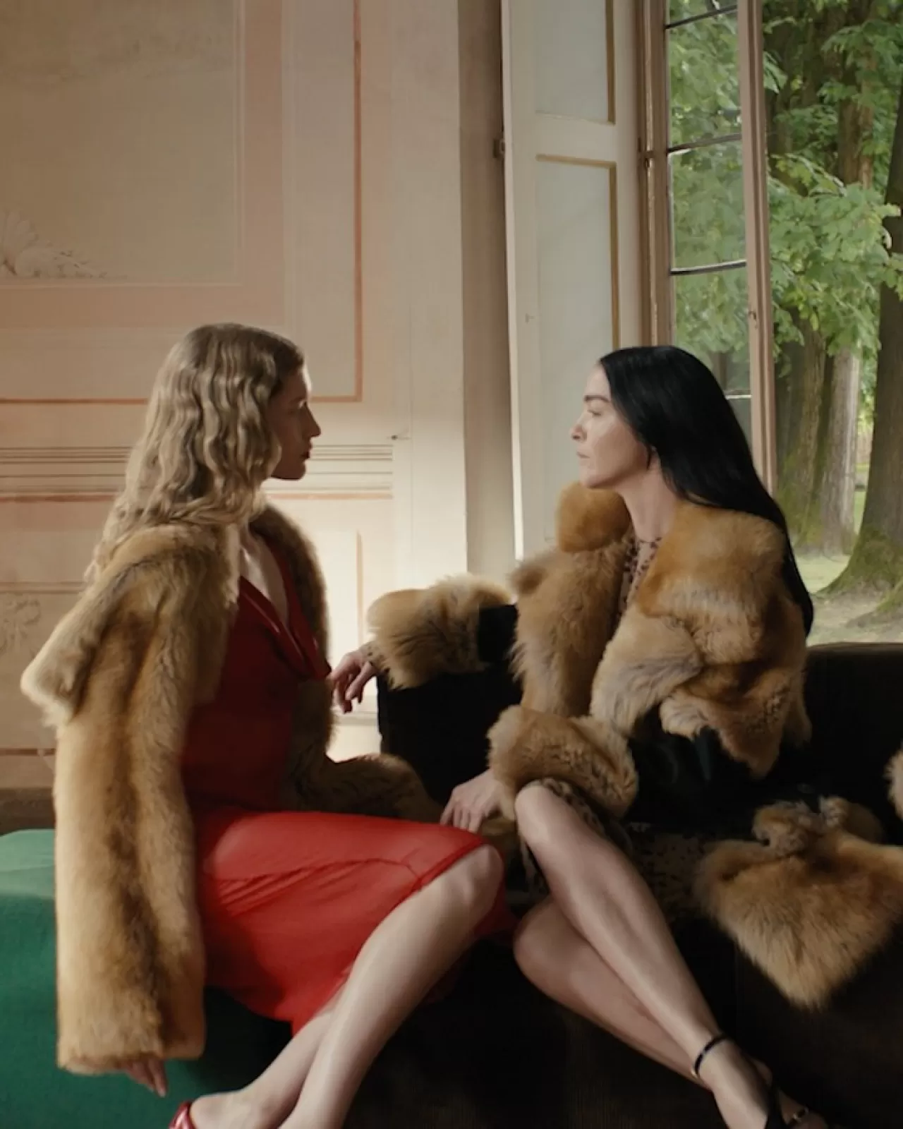 Salvatore Ferragamo'nun FW25 Koleksiyonu: Zamansız Zarafetin Yeni Yüzü