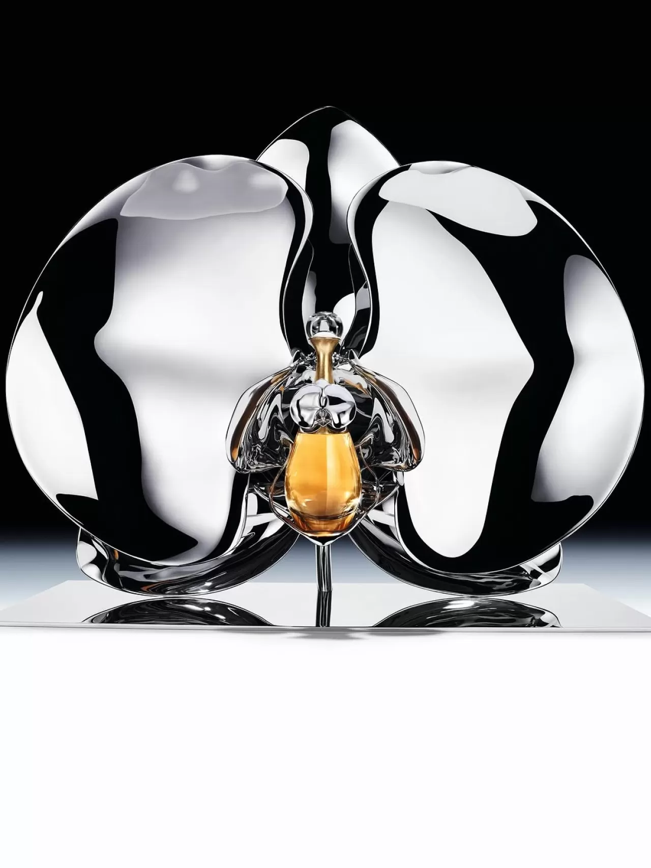Dior, Marc Quinn ve Francis Kurkdjian İş Birliğiyle Sanat ve Parfümü Buluşturdu