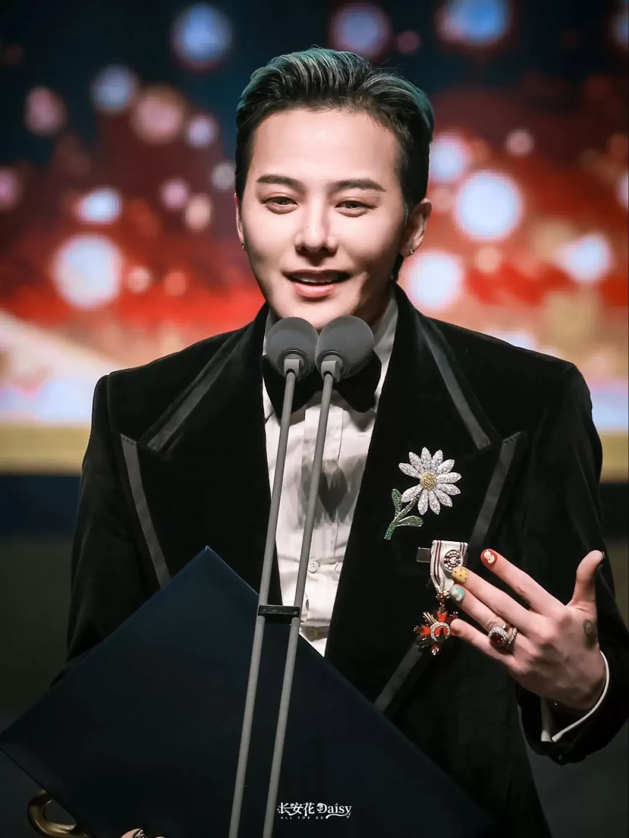 G-Dragon, 16. Kore Popüler Kültür ve Sanat Ödülleri'nde Sahne Aldı