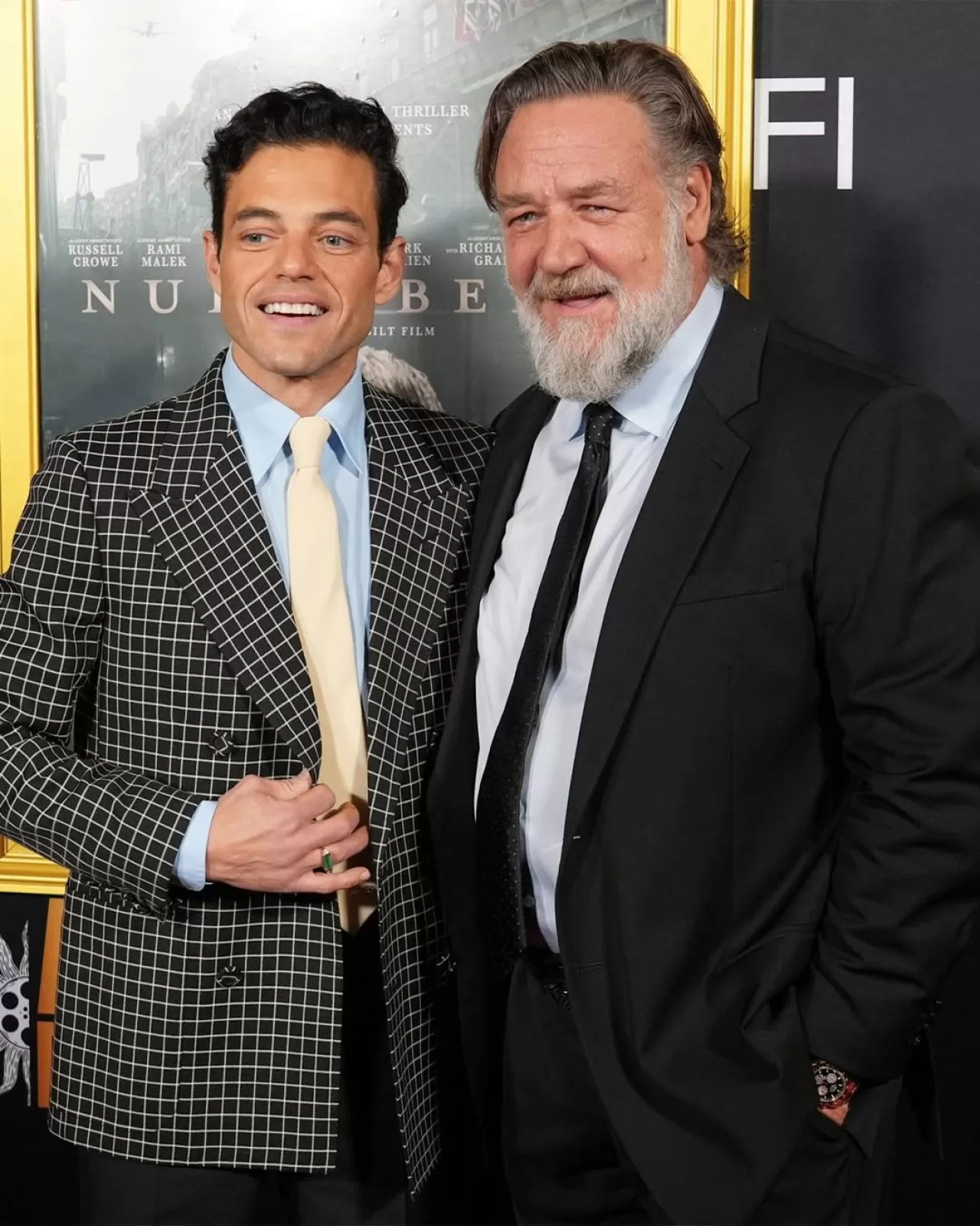 Russell Crowe ve Liam Hemsworth Altın Rolex Daytona Saatlerini Görücüye Çıkardı