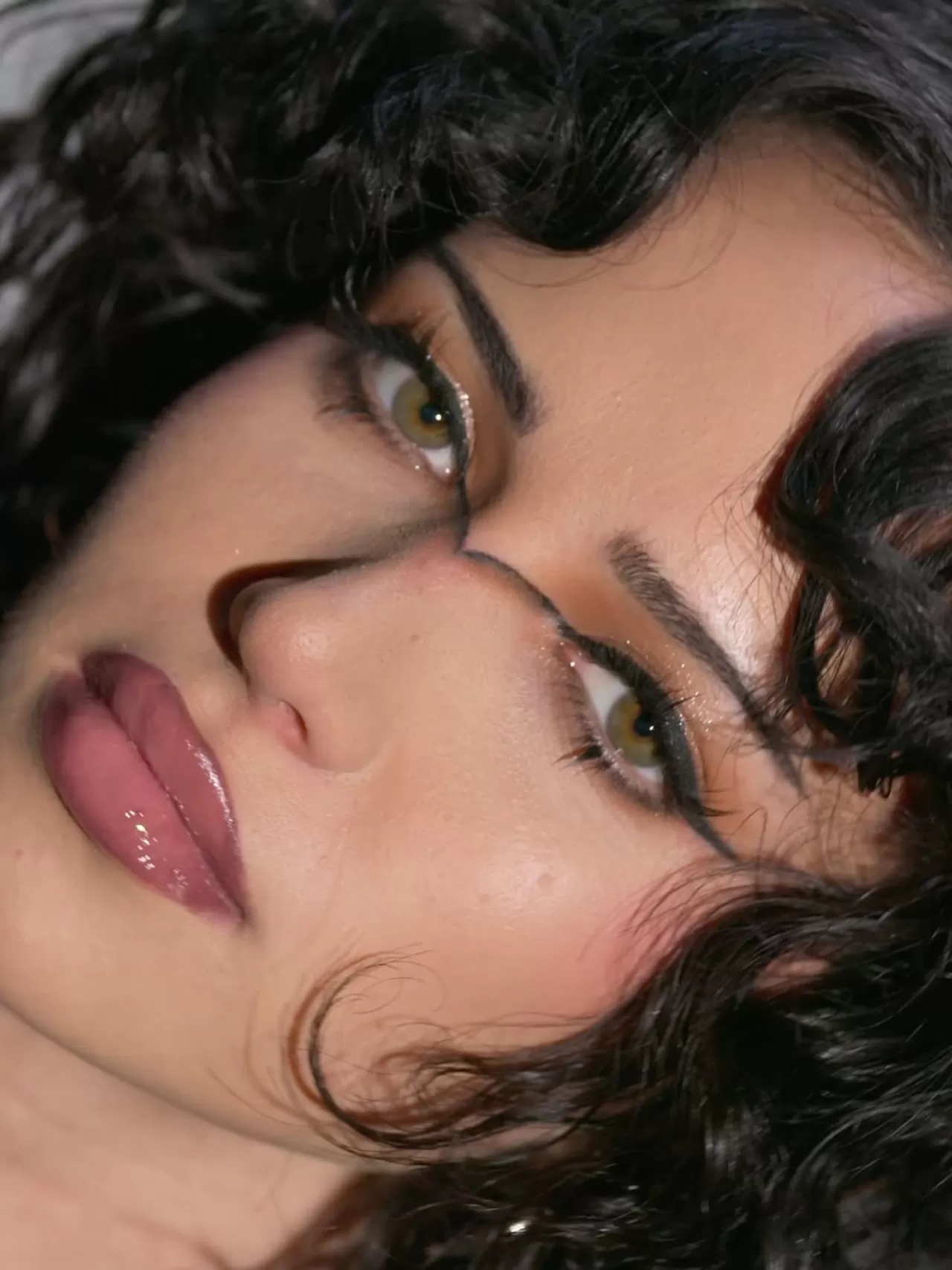 Urban Decay Cosmetics'tan Galaksileri Aşan Bir Halloween Makyajı