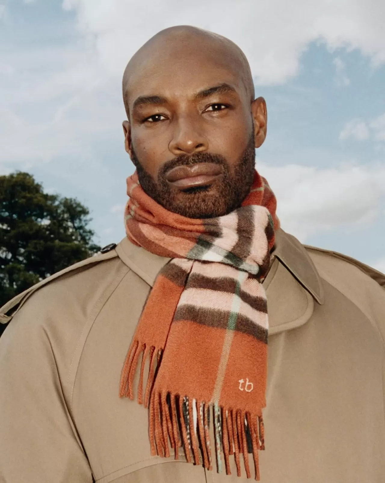 Burberry Check Atkısının Tarihi, Tyson Beckford'un Yeni Koleksiyon Görsellerinde Yeniden Hayat Buluyor