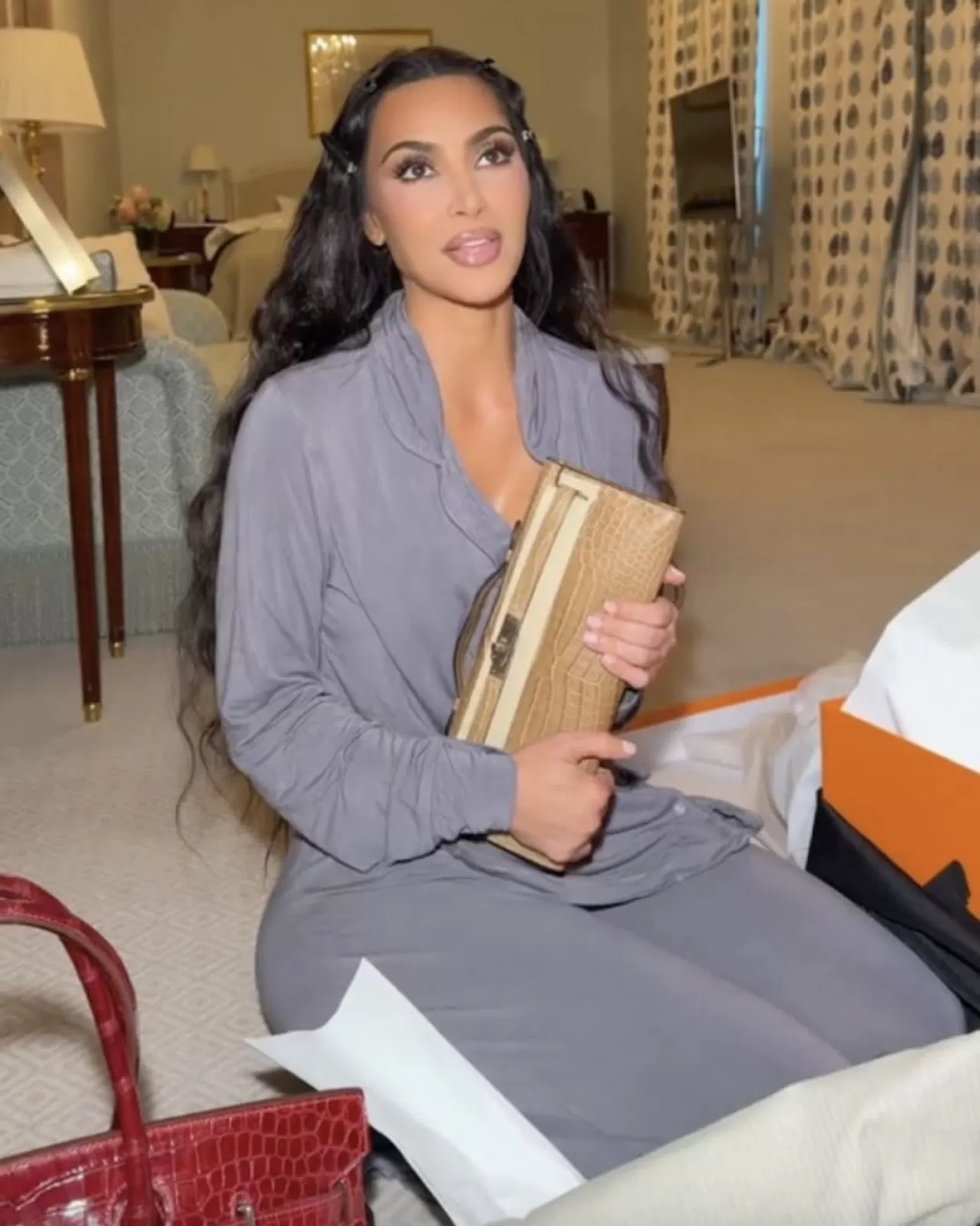 Kim Kardashian'a 45. Yaş Gününde Altı Rakamlı Hermès Çantalar Hediye Edildi