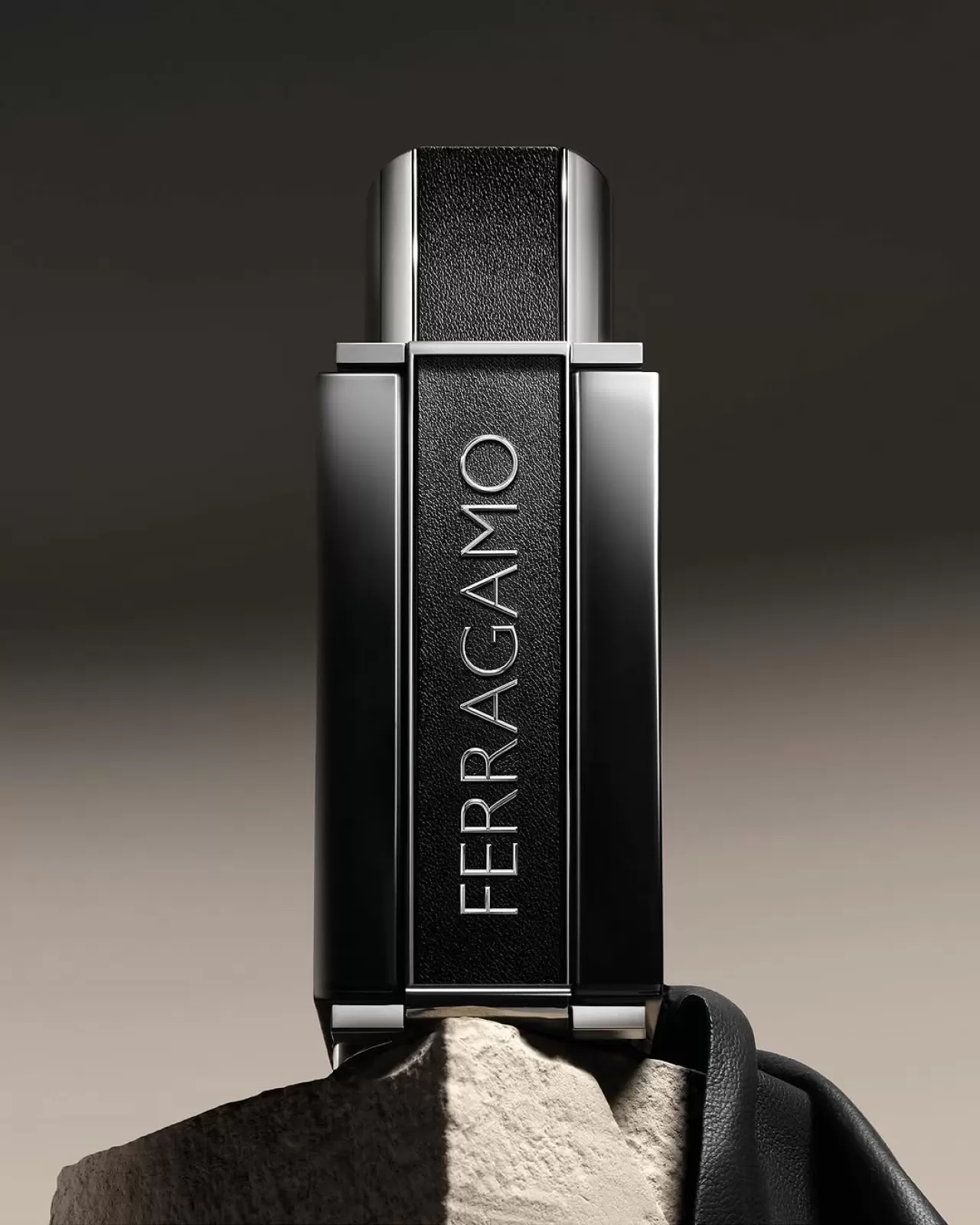 Ferragamo, Yeni 'Sublime Leather' Parfümünü Tanıttı