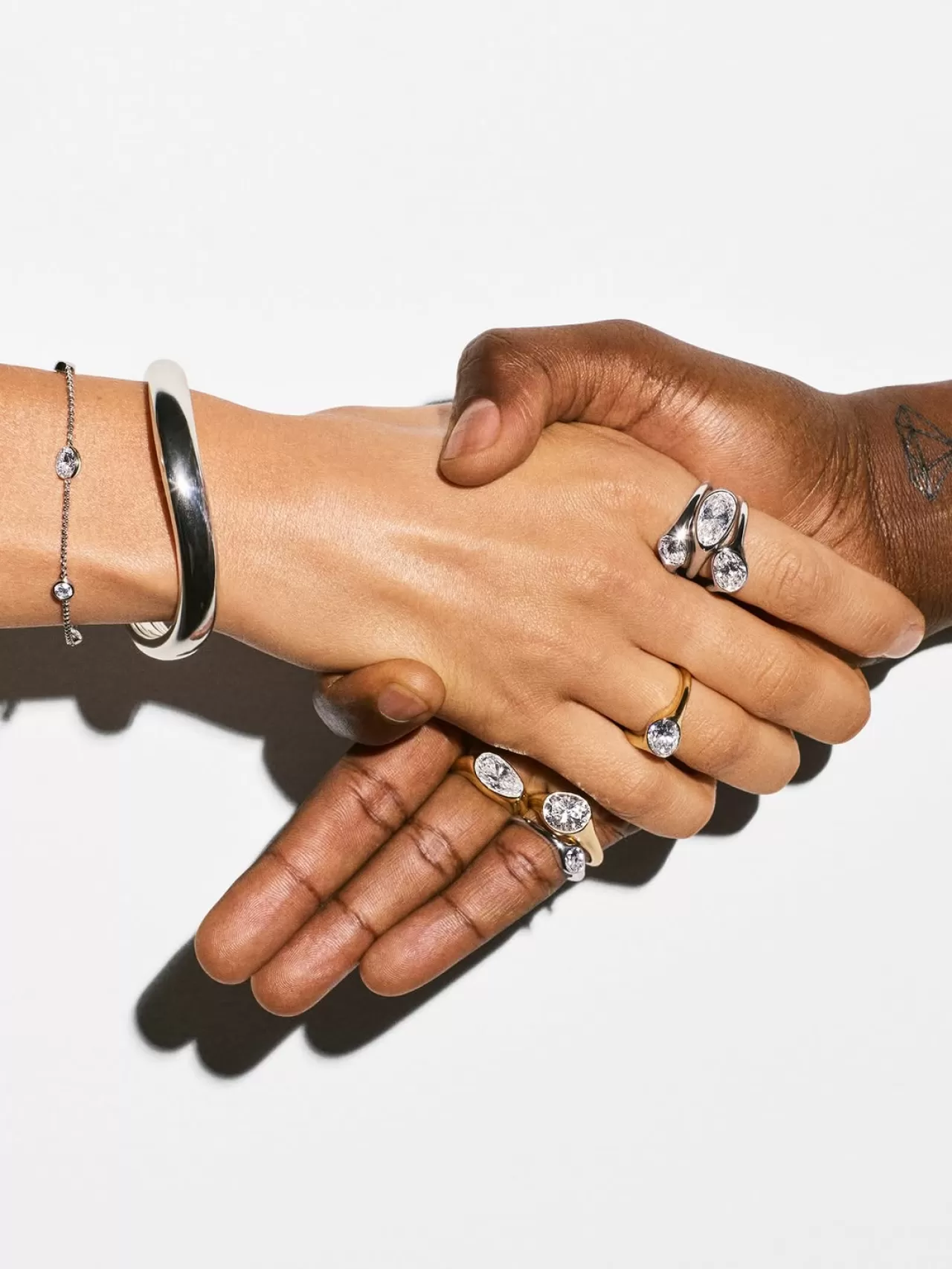 John Hardy, Geleneksel Takı Anlayışına Meydan Okuyan 'Lovestruck' Koleksiyonunu Tanıttı