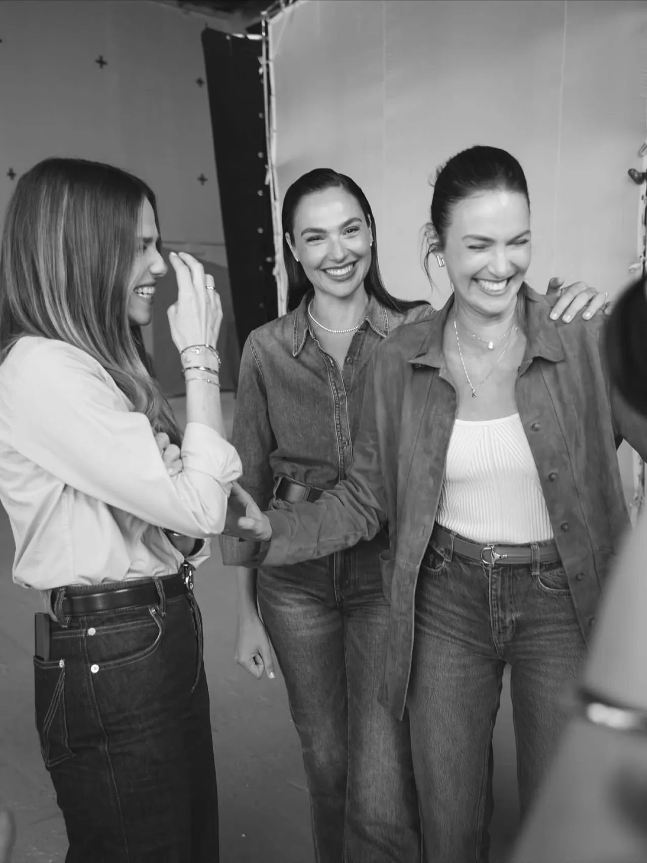 Gal Gadot, Setteki Günlük Yaşamından Bir Kare Paylaştı