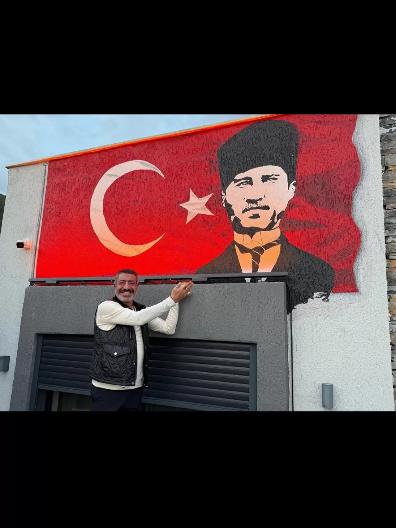 Sanatçı Berrin 3be_art'ın Cumhuriyet Temalı Duvar Resmi Sosyal Medyada Yoğun İlgi Gördü