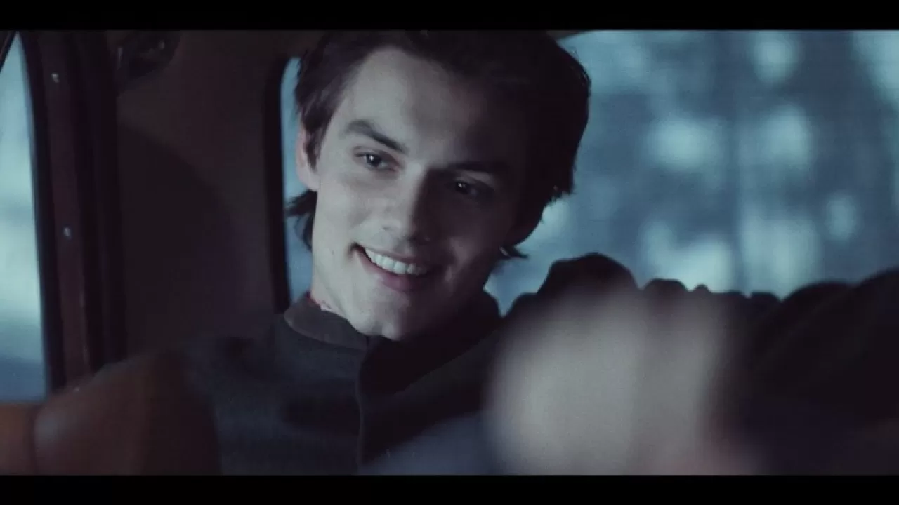 Prada'nın 2025 Tatil Kampanyası: Bir Kış Masalı