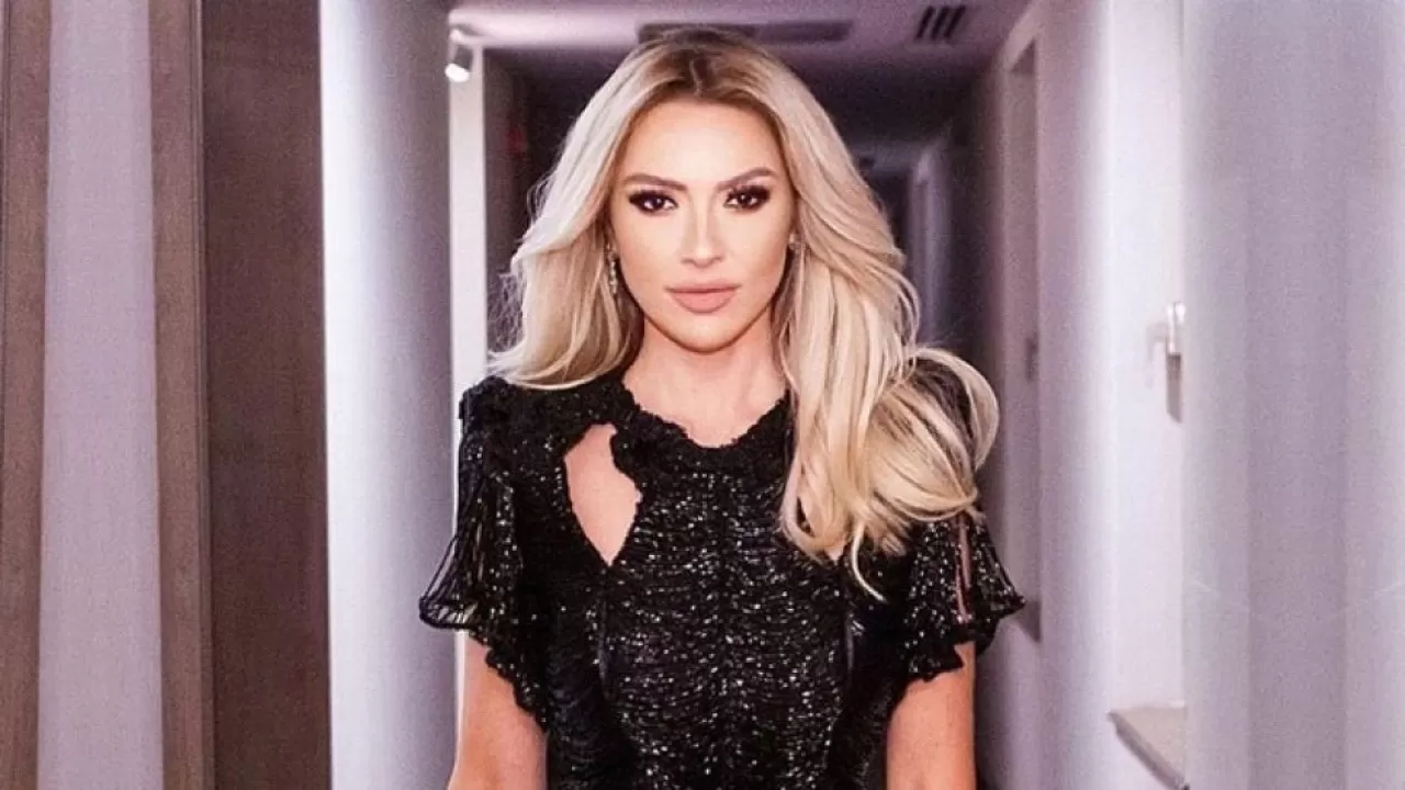 Hadise'nin 29 Ekim Cumhuriyet Bayramı Resepsiyonu Davetiyle İlgili Talebi Gündem Oldu
