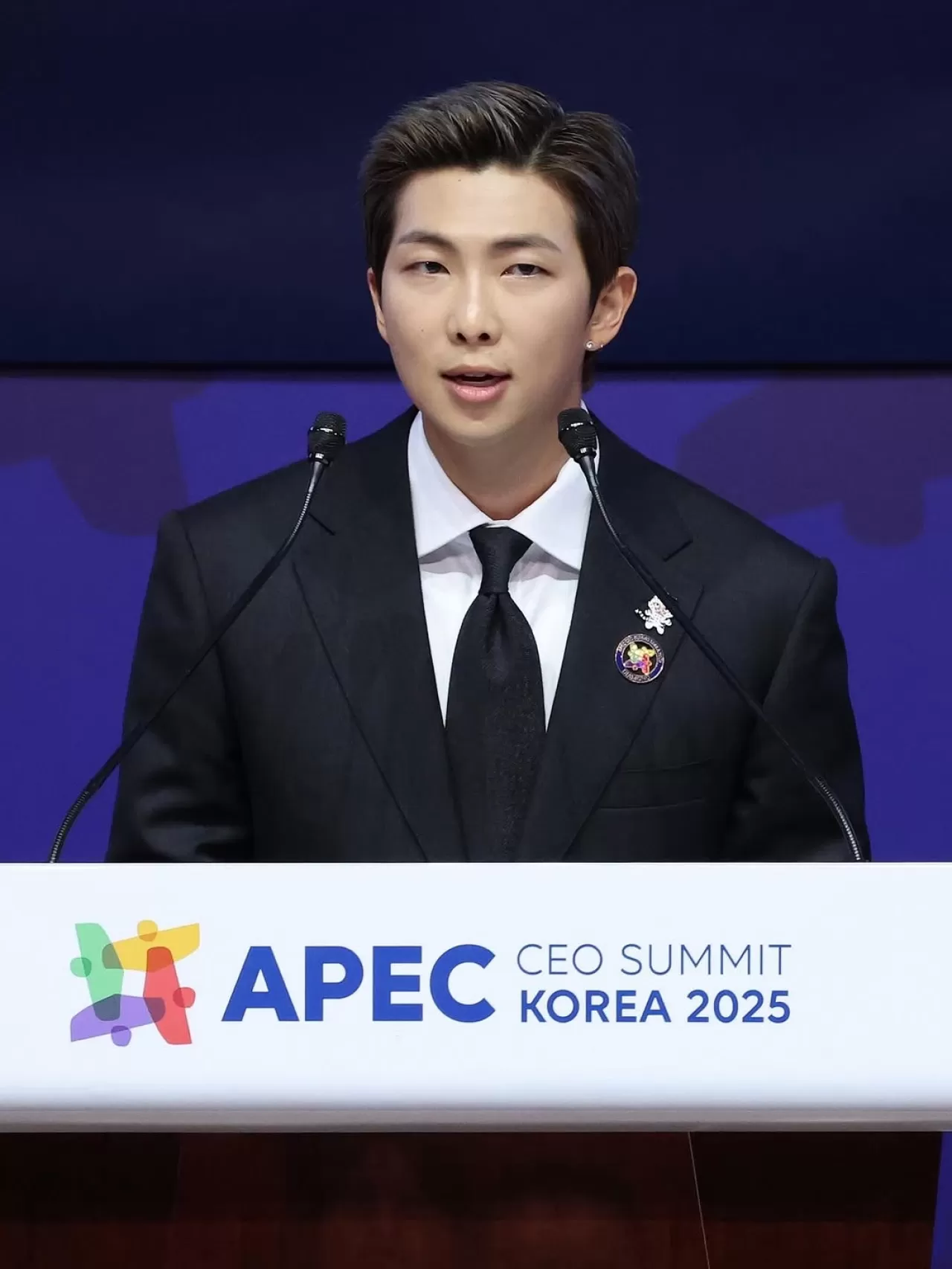 BTS Lideri RM, APEC Zirvesi'nde Konuştu: K-Pop'u Dünyaya Bağlayan Köprü Olarak Anlattı