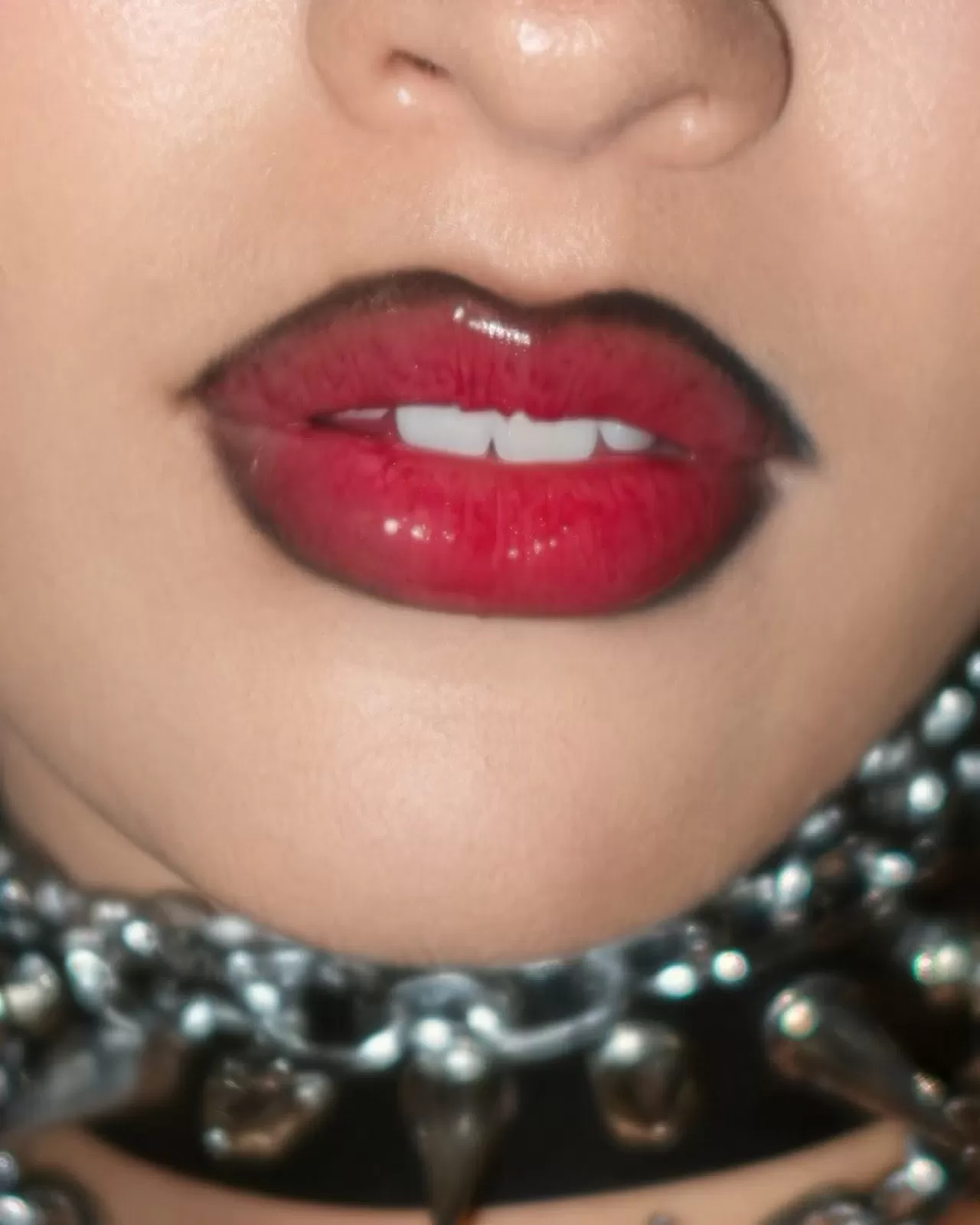 Makyaj Markası MAC'ten Cadılar Bayramı'na Özel 'Goth Glam' Tasarımı