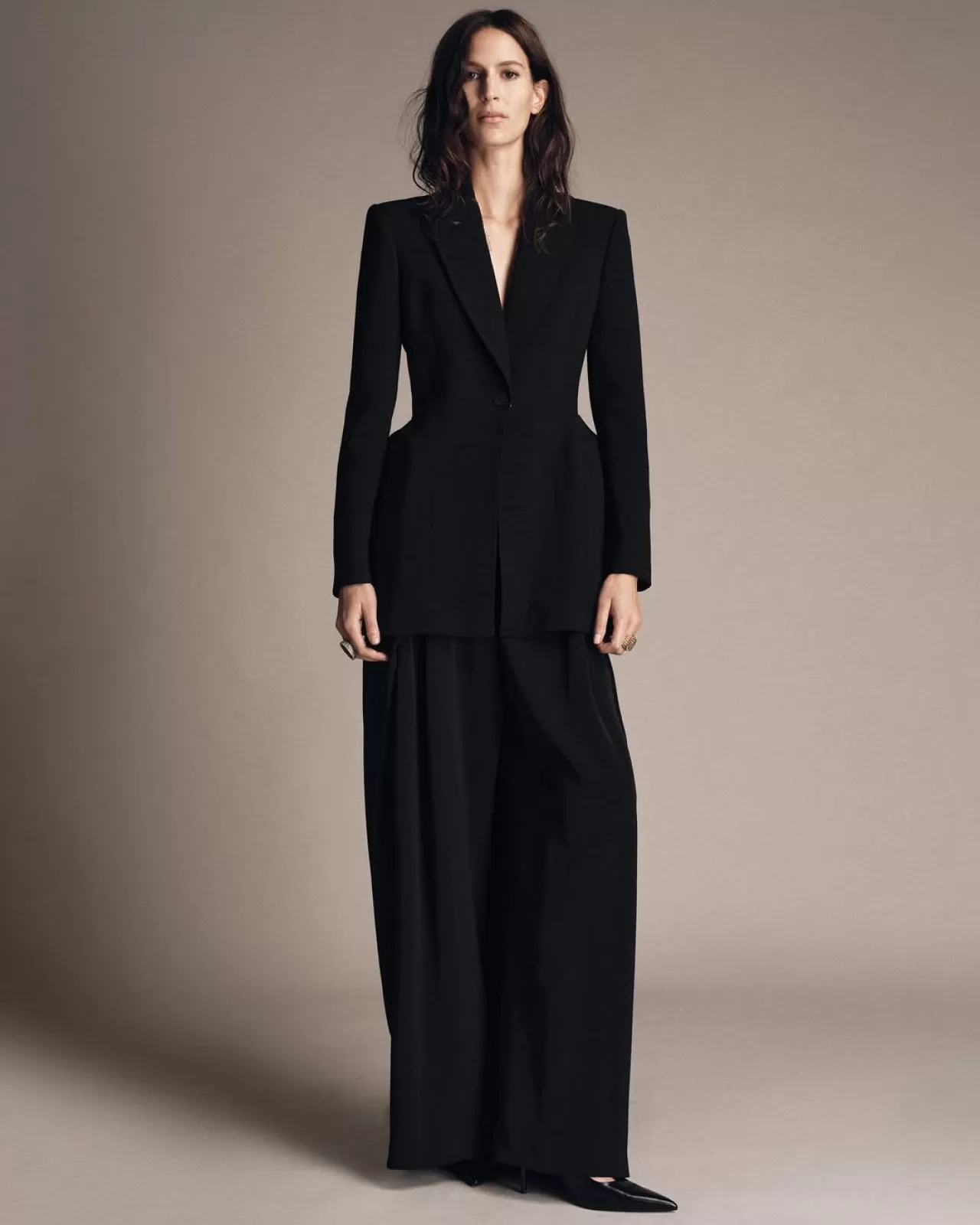 Zara, Jeanne Cadieu ve Awar Odhiang'ın Yer Aldığı Yeni Koleksiyonu Tanıttı