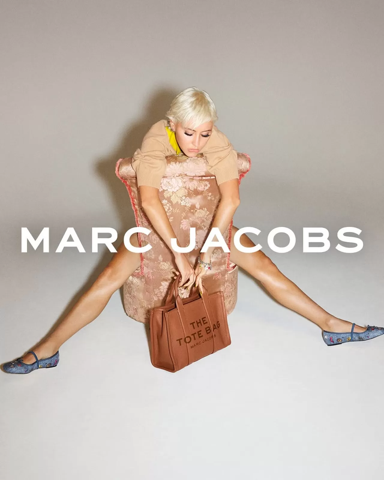 Marc Jacobs'tan Mevsimleri Aşan Tasarım: The Tote Çantası Kış 2025 Koleksiyonunda Yer Alıyor