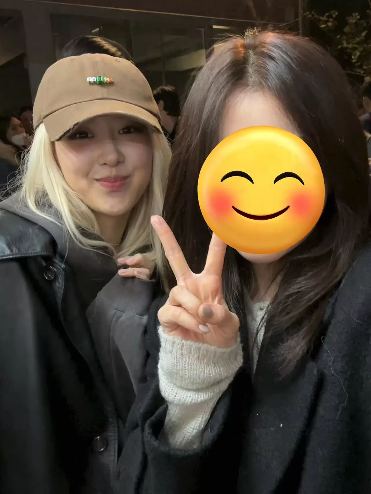 BLACKPINK Üyesi ROSÉ, Seul'deki LLEGE Mağazasında Hayranlarıyla Fotoğraf Çektirdi