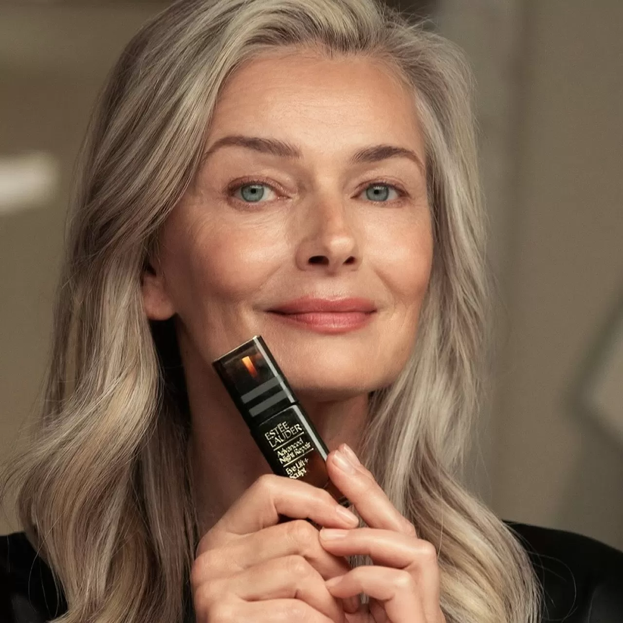 Paulina Porizkova, Estée Lauder Global Elçisi Olarak Gece Bakım Rutinini Paylaştı