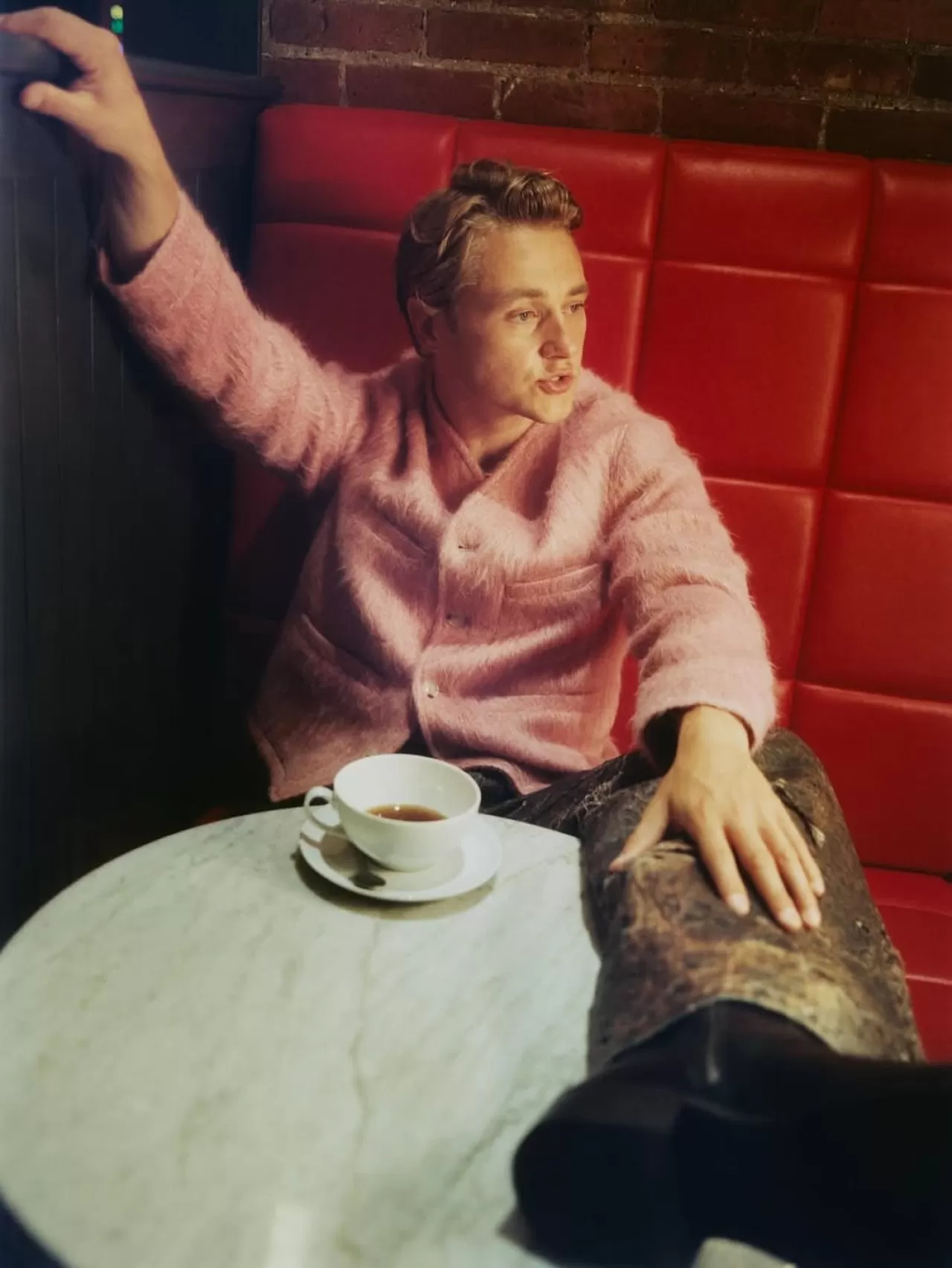 Ben Hardy, Kenzo'nun Fall Winter 2025 Koleksiyonunu Odd Dergisi İçin Taşıdı