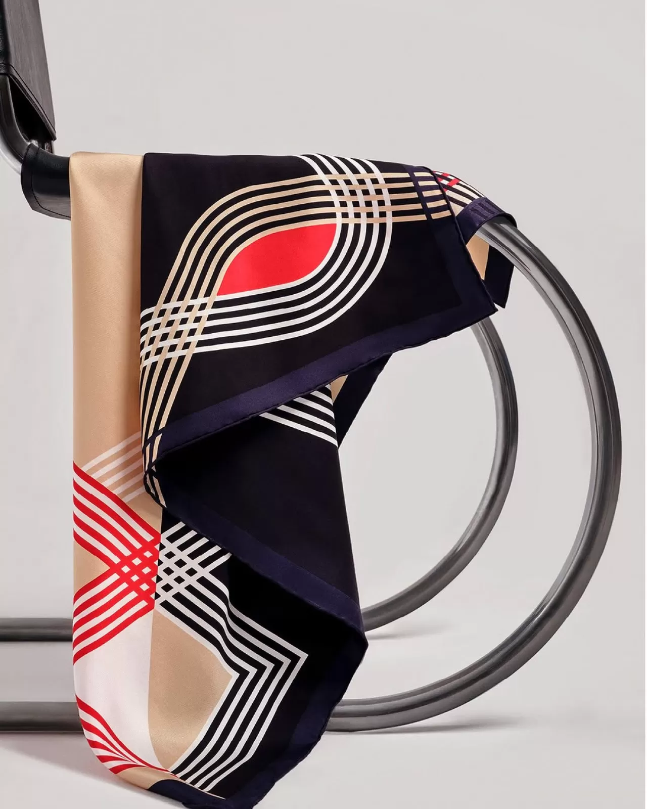 Vakko Eşarplarında Detaylara Saklanan Zarafet