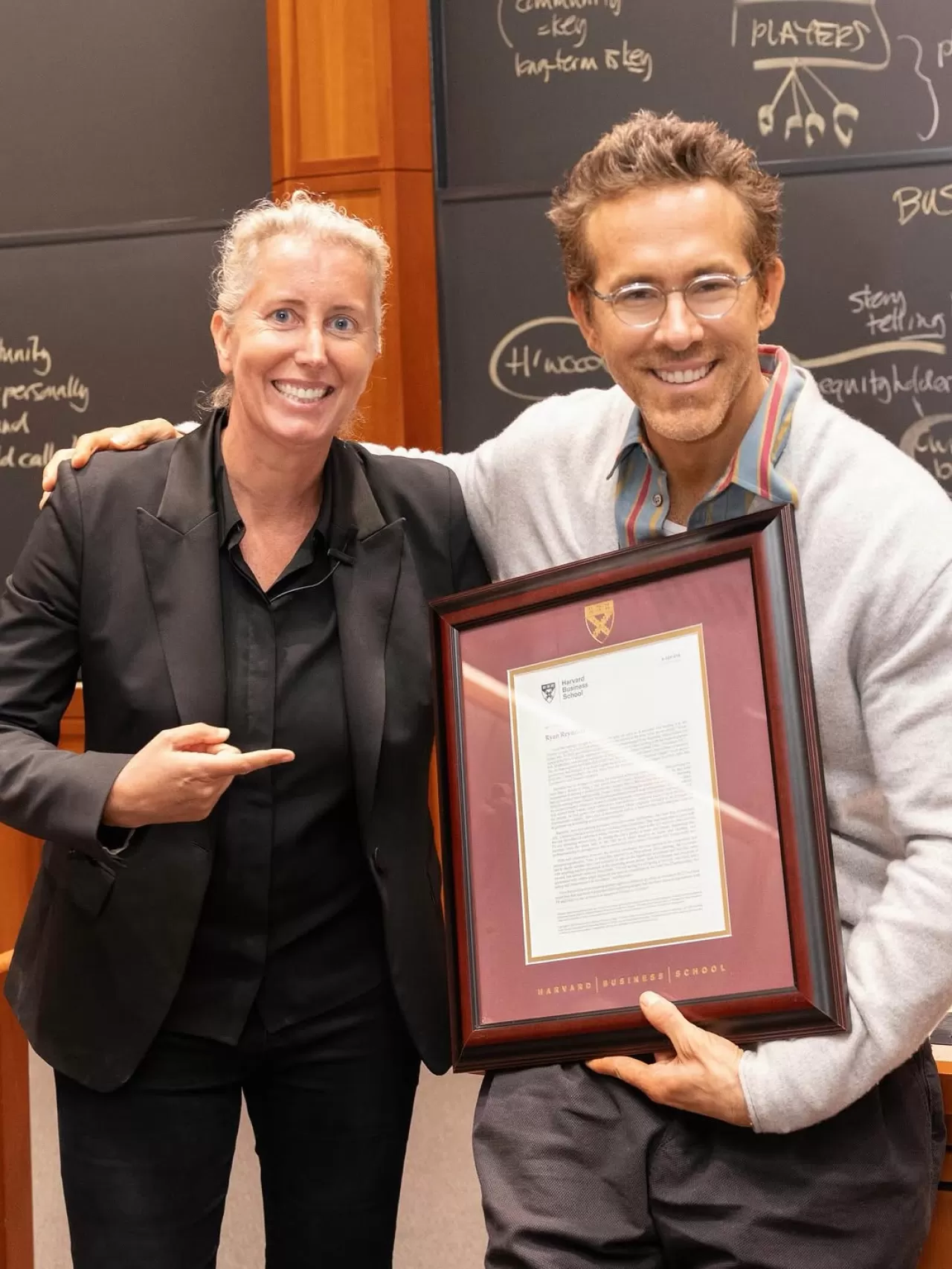 Ryan Reynolds, Harvard İşletme Okulu'nda Öğrencilerle Bir Araya Geldi
