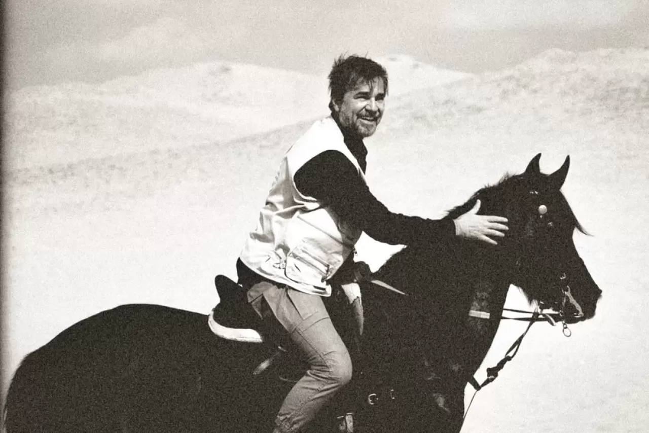 Engin Altan Düzyatan'dan At Binme Temalı Nostaljik Paylaşım